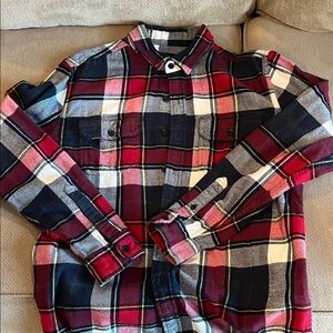American Eagle Outfitters Red and Black Plaid Flannel Button Down Shirt size L